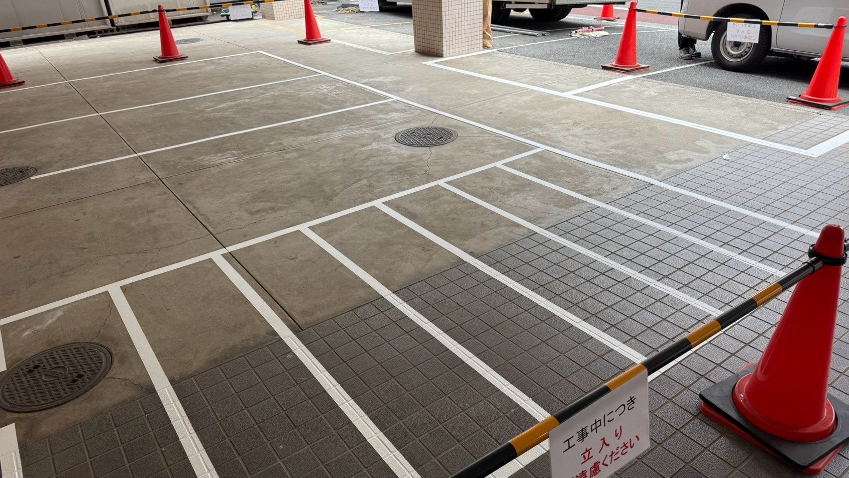 東京都板橋区／病院駐車場／塗床工事の施工写真