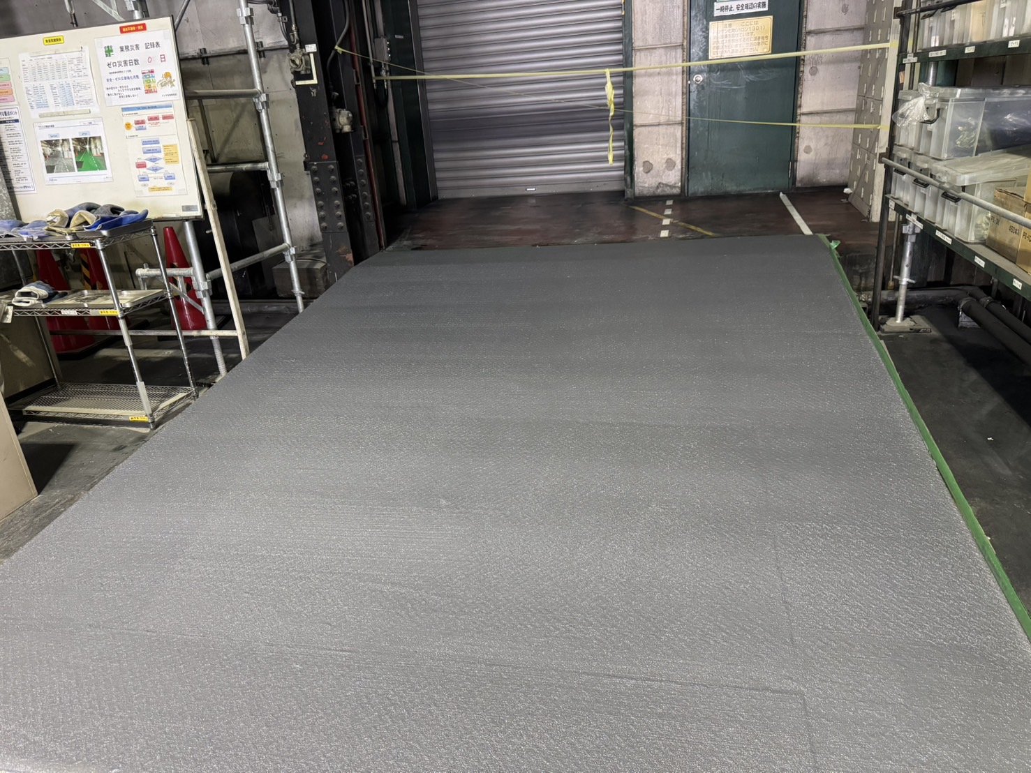 埼玉県三芳町／工場内通路／塗床工事の施工写真