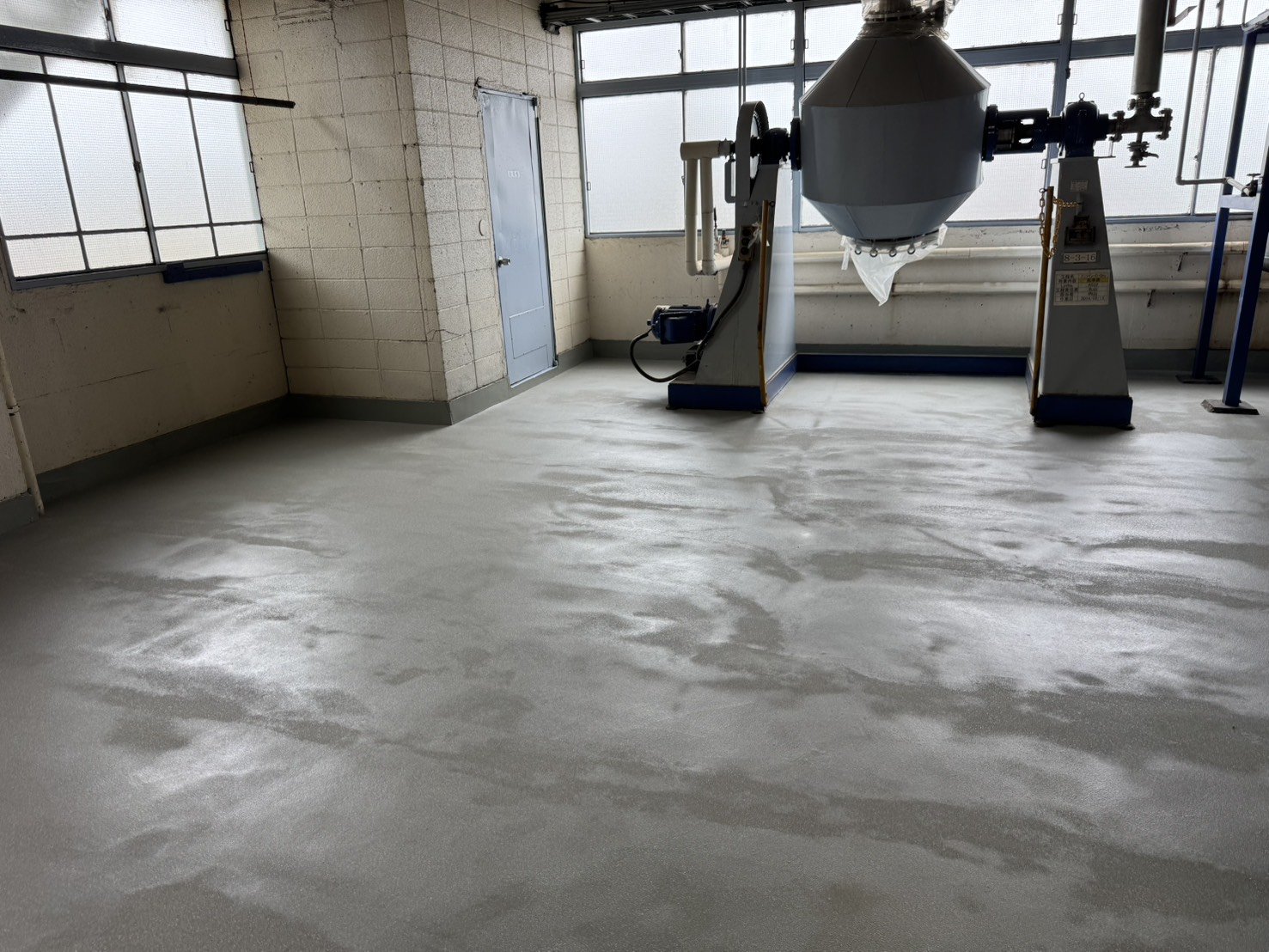 埼玉県ふじみ野市／化学薬品製造工場／塗床工事の施工写真