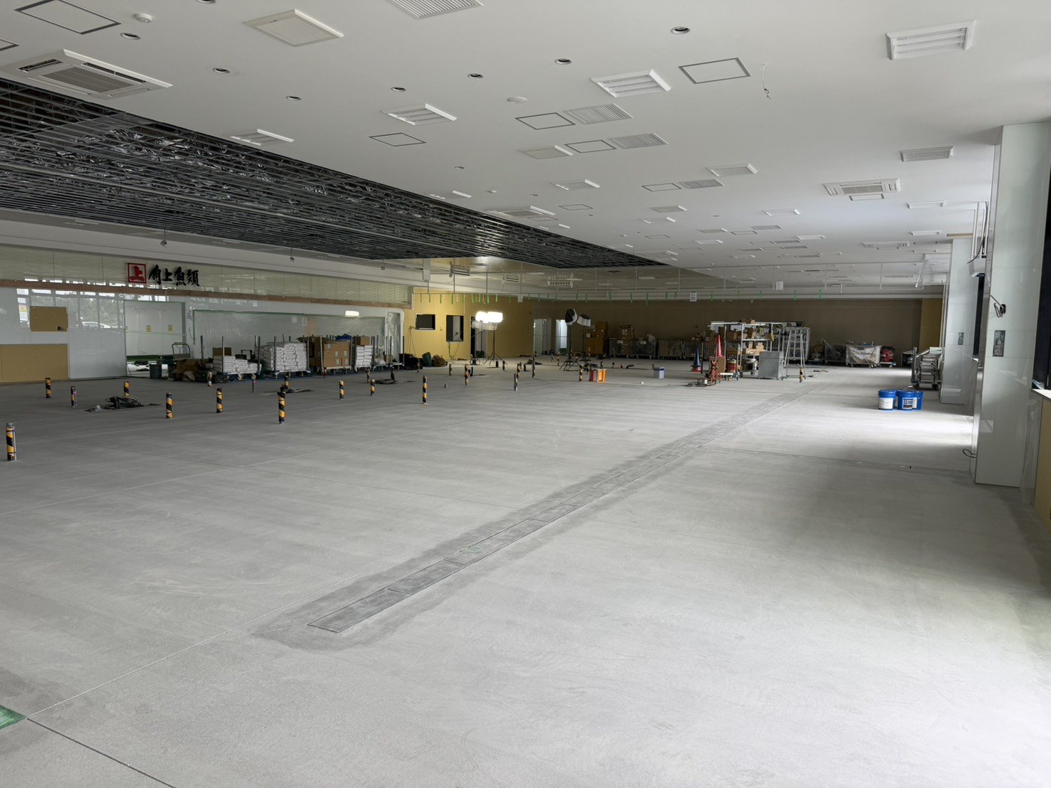 埼玉県鶴ヶ島市／店舗／研削工事の施工写真