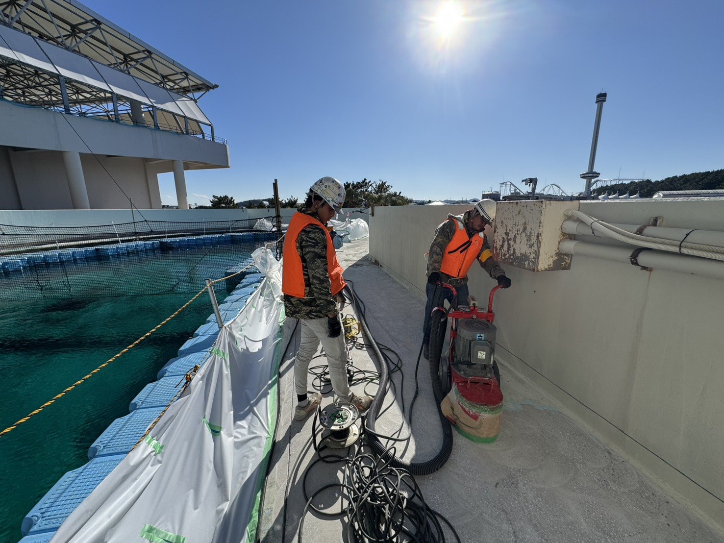 神奈川県横浜市／水族館／研削工事の施工写真